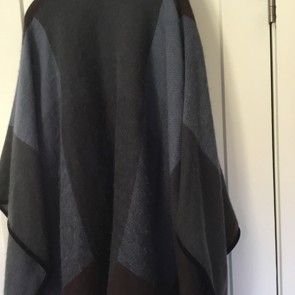 Perfect Fall/Winter/Spring Sweater Cape/Wrap - Picture 4 of 6